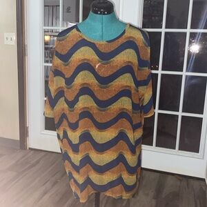 LulaRoe Size Small Shirt cute for fall!